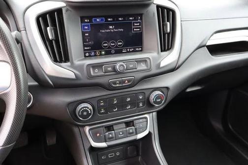 Summit White 2024 GMC Terrain SLE