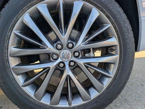 Iridescent White Tricoat 2026 Buick Enclave Avenir FWD