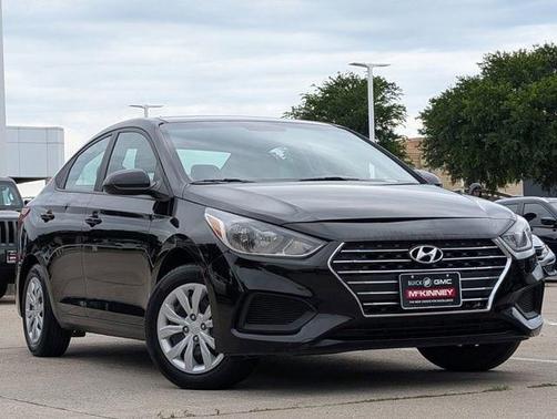 Absolute Black 2022 Hyundai Accent SE