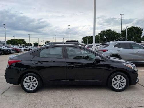 Absolute Black 2022 Hyundai Accent SE