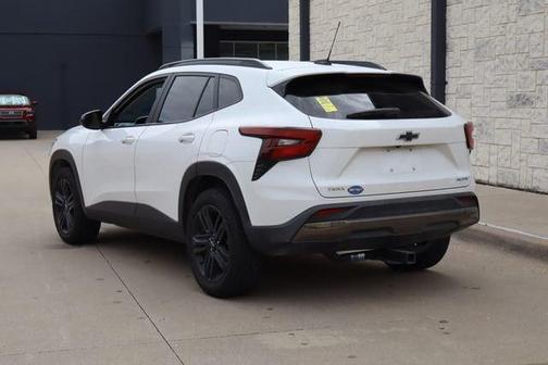 Summit White 2025 Chevrolet Trax FWD ACTIV