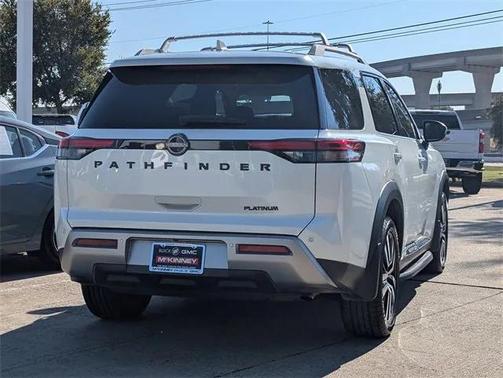 2023 Nissan Pathfinder Platinum FWD