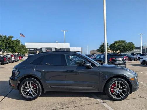 2023 Porsche Macan Base