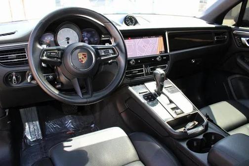 2023 Porsche Macan Base