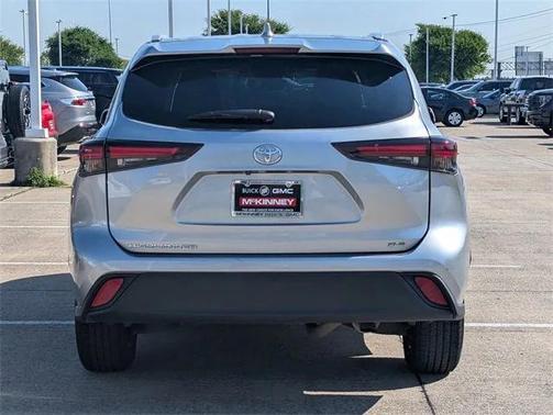 2024 Toyota Highlander LE