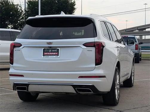 2022 Cadillac XT6 Premium Luxury FWD