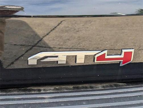 2025 GMC Yukon 4WD AT4