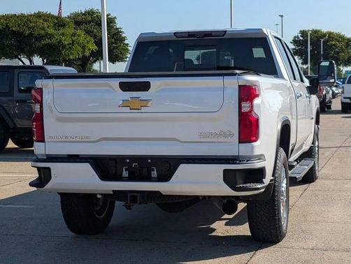 Iridescent Pearl Tricoat 2022 Chevrolet Silverado 2500 High Country