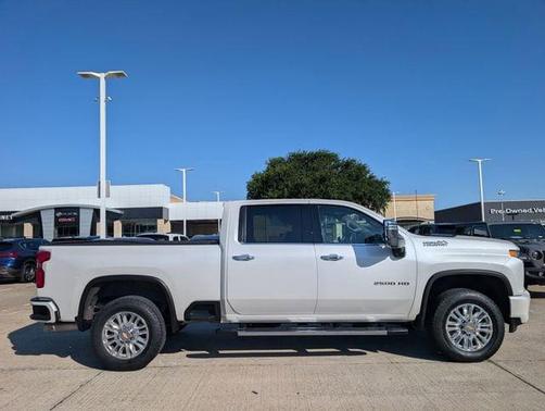 Iridescent Pearl Tricoat 2022 Chevrolet Silverado 2500 High Country
