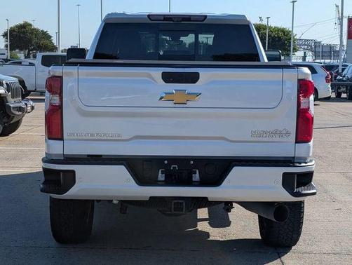 Iridescent Pearl Tricoat 2022 Chevrolet Silverado 2500 High Country