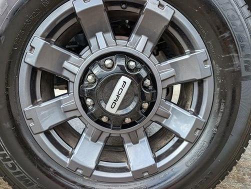 Star White Metallic Tri-Coat 2024 Ford F-250 Lariat