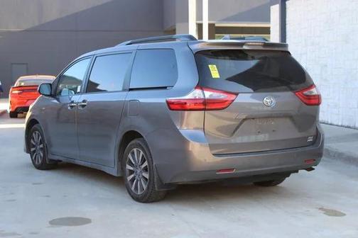 2020 Toyota Sienna XLE