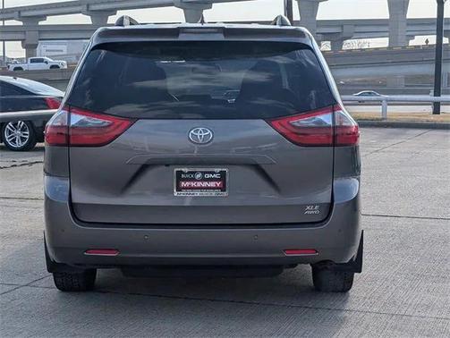 2020 Toyota Sienna XLE