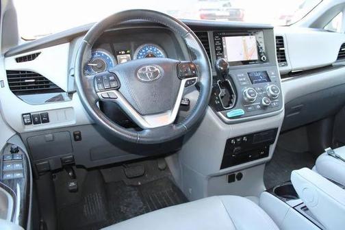 2020 Toyota Sienna XLE