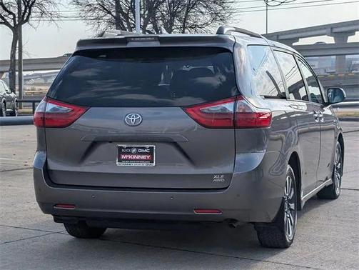 2020 Toyota Sienna XLE