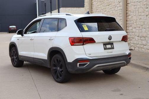 Pure White 2022 Volkswagen Taos 1.5T SE