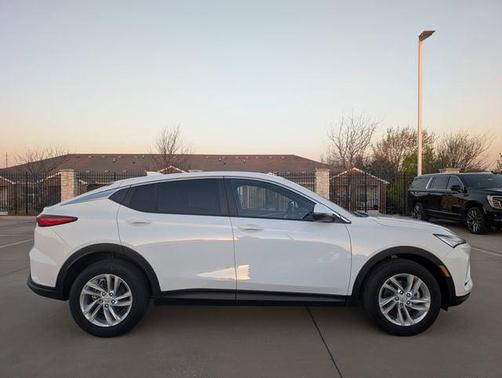 Summit White 2026 Buick Envista Preferred FWD