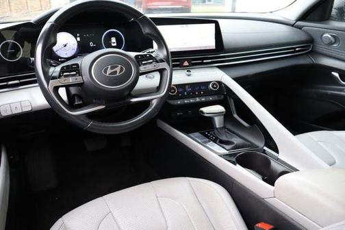 Fluid Metal 2024 Hyundai ELANTRA Limited