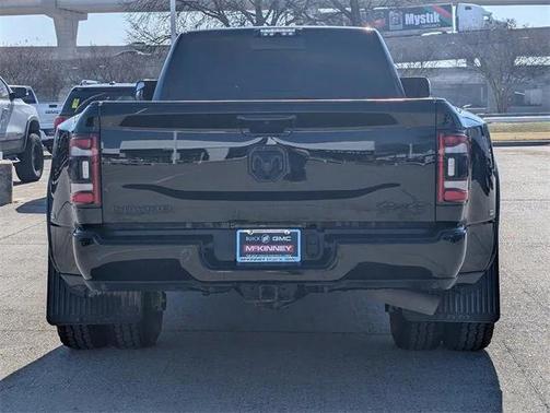 2021 RAM 3500 Laramie Crew Cab 4x4 8' Box