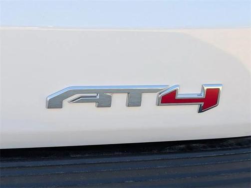 2025 GMC Yukon 4WD AT4
