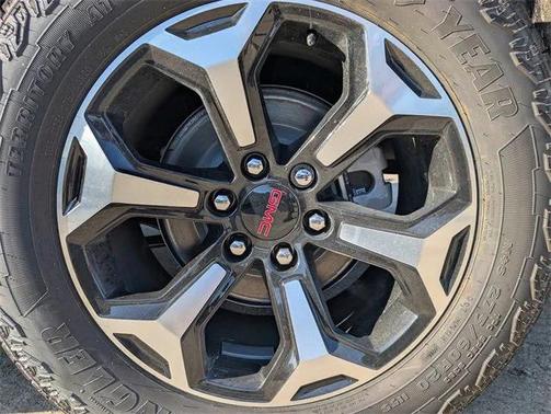 2025 GMC Yukon 4WD AT4