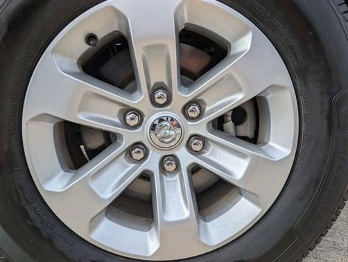 Ivory White Tri-Coat Pearlcoat 2022 RAM 1500 Laramie