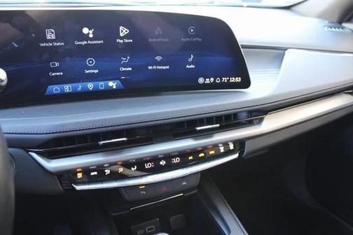 2025 Cadillac XT4 Premium Luxury