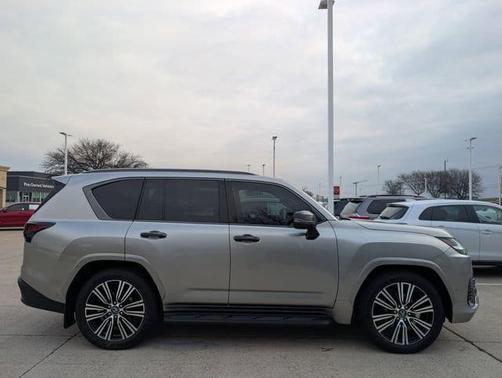 2026 Lexus LX 700h Luxury