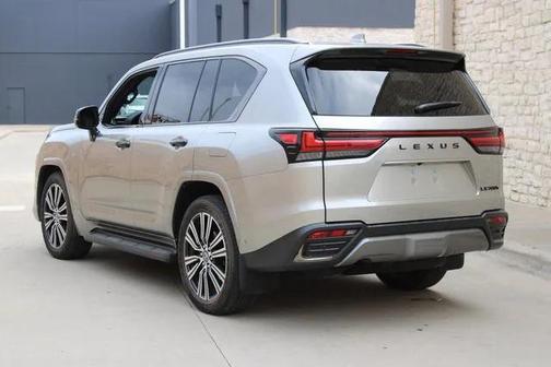 2026 Lexus LX 700h Luxury