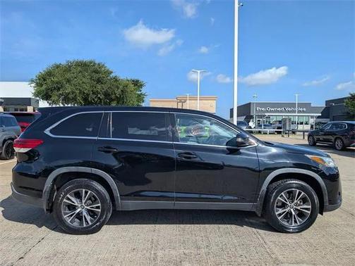 2019 Toyota Highlander LE