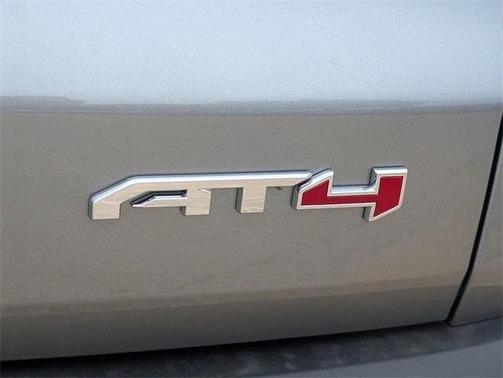 2025 GMC Acadia AWD AT4