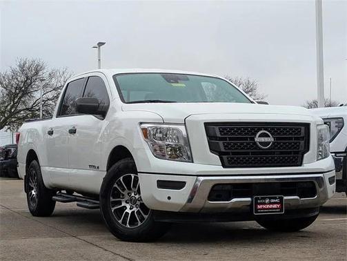 2023 Nissan Titan SV