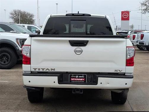 2023 Nissan Titan SV