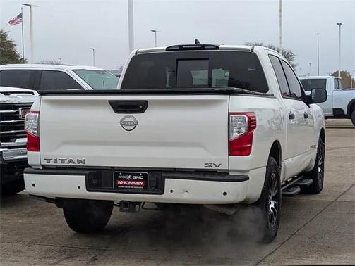 2023 Nissan Titan SV