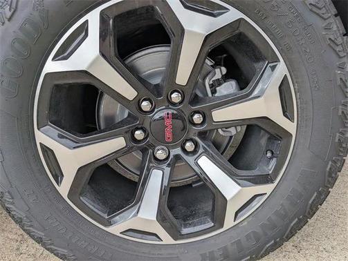 2025 GMC Yukon 4WD AT4