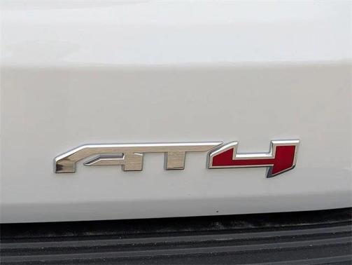 2025 GMC Yukon 4WD AT4