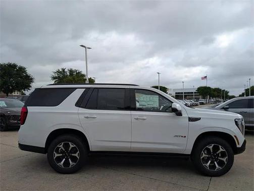 2025 GMC Yukon 4WD AT4