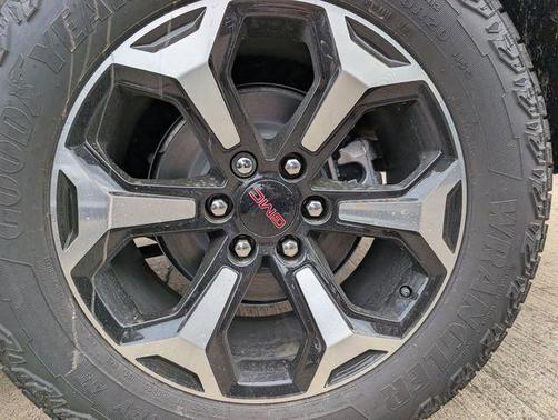 Sterling Metallic 2026 GMC Yukon 4WD AT4