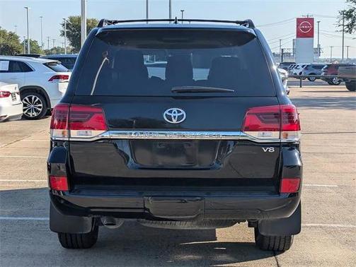 2016 Toyota Land Cruiser Base