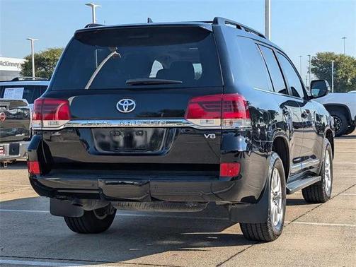 2016 Toyota Land Cruiser Base