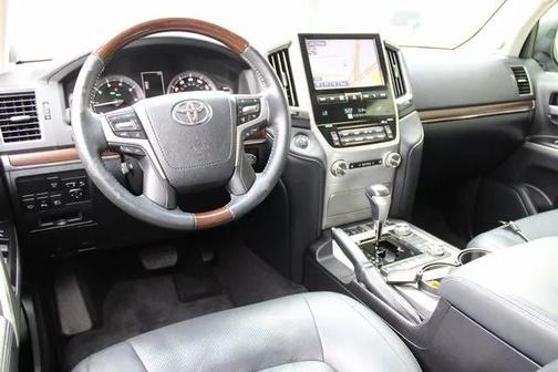 2016 Toyota Land Cruiser Base