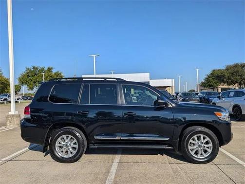 2016 Toyota Land Cruiser Base