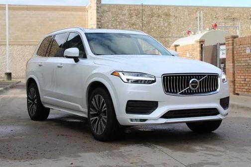 2022 Volvo XC90 T5 Momentum