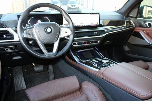 White 2024 BMW X7 xDrive40i
