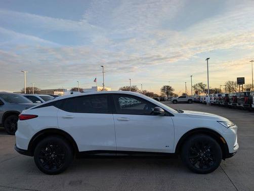 Summit White 2026 Buick Envista Sport Touring FWD