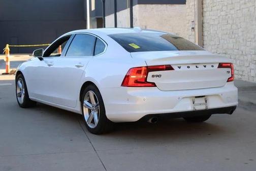 2018 Volvo S90 T5 Momentum