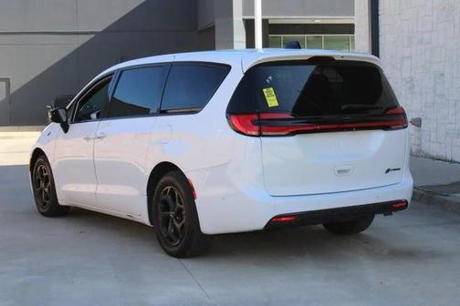 2024 Chrysler Pacifica Hybrid S Appearance Pkg