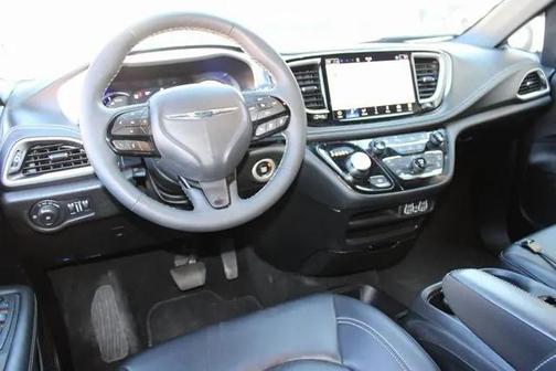 2024 Chrysler Pacifica Hybrid S Appearance Pkg
