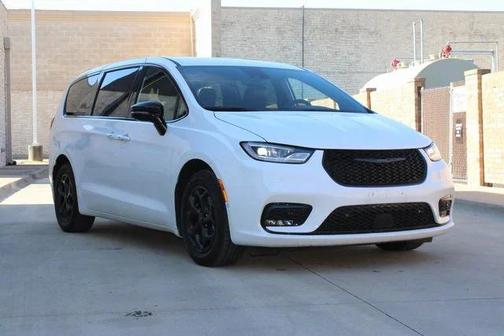 2024 Chrysler Pacifica Hybrid S Appearance Pkg