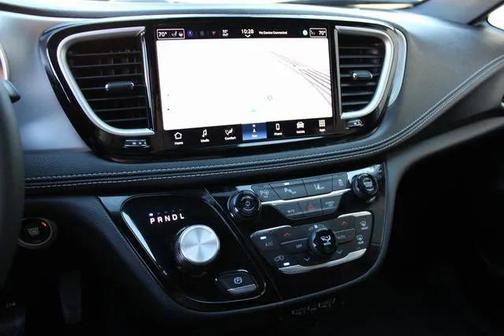 2024 Chrysler Pacifica Hybrid S Appearance Pkg